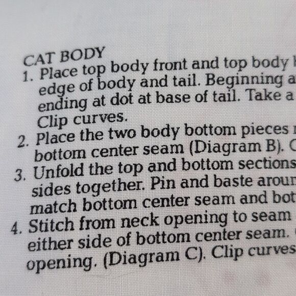 Vintage red & white heart print cat mouse fabric sewing pattern - Picture 5 of 10